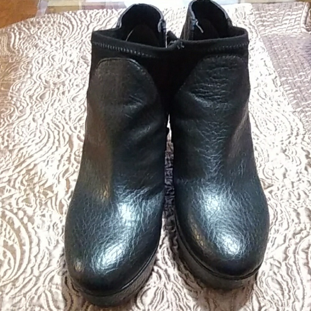 Vera Wang boots